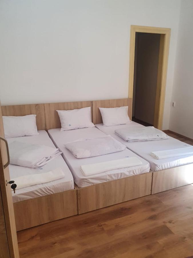 Cazare - Accommodation Bukarest Exterior foto